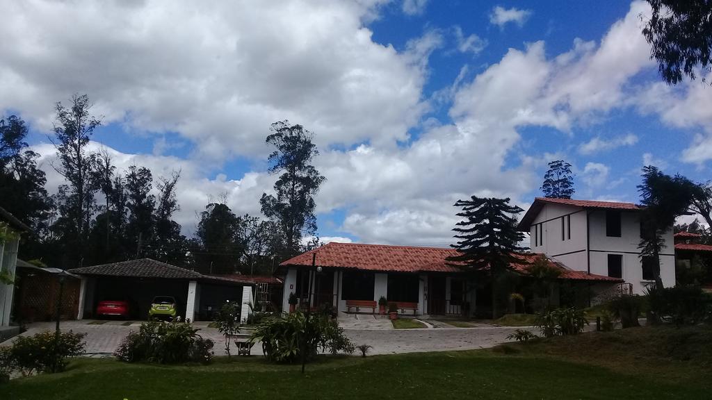 Hosteria Quinta Emilia Кито Экстерьер фото