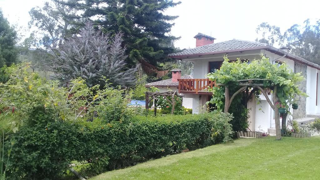 Hosteria Quinta Emilia Кито Экстерьер фото